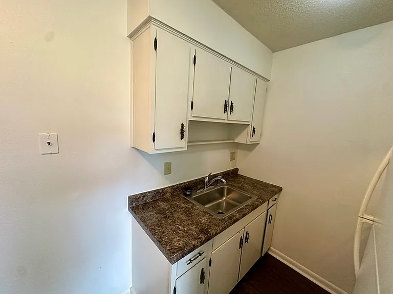 1465 Meadowview Dr #5 — Photo 3