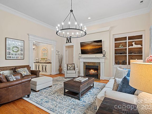 5th image of 9050 Fair Oak Dr