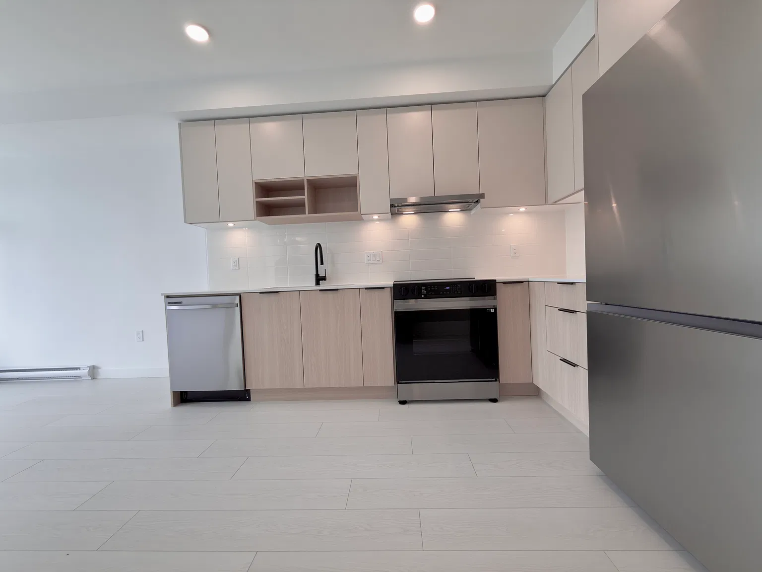 2 bed, 735 sqft, $2,150 — Photo 1