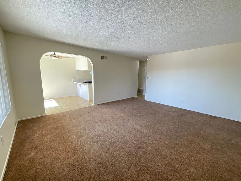 308 W Kelly Ave — Photo 2