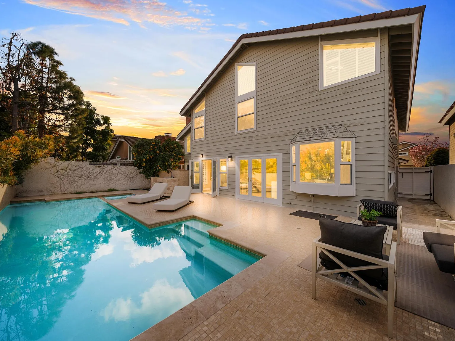 5 bed, 4.5 bath, 3264 sqft, $7,300 — Photo 2