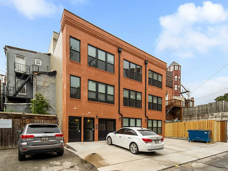 815 Park Ave — Photo 2