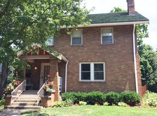 29 Whites Pl, Bloomington, IL 61701