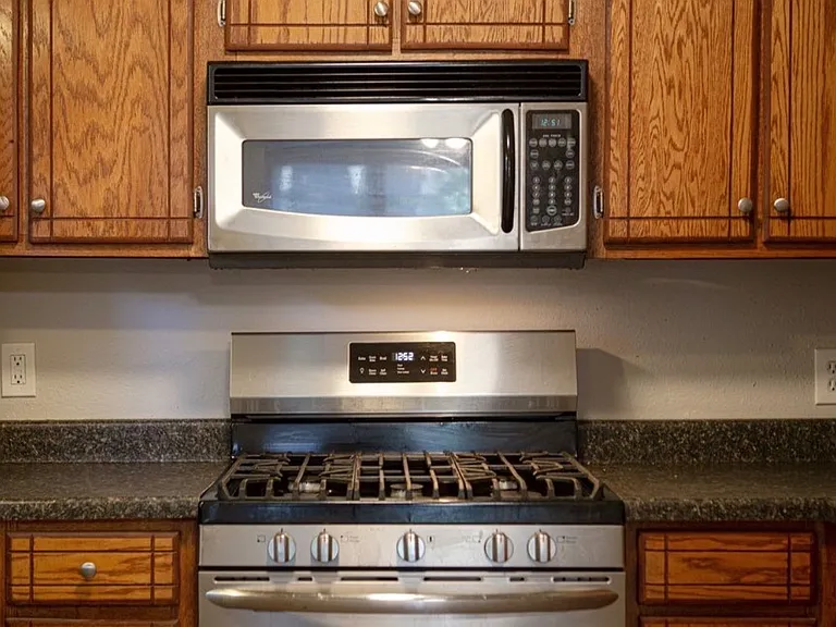 1108 W Fredericksburg St — Photo 12