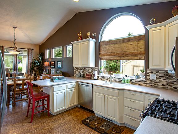 4th image of 24608 E Maxwell Ln