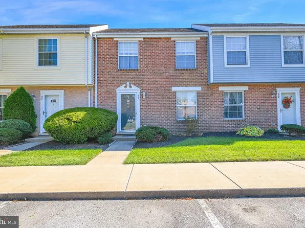 33 Williamstown Cir #33, York, PA 17404