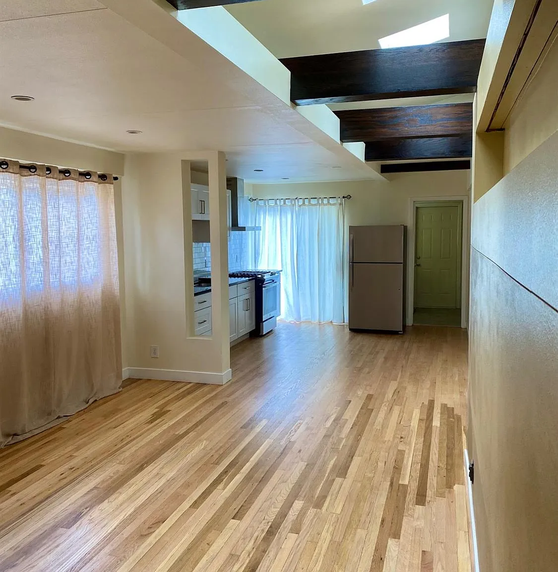 2 bed, 845 sqft, $1,850 — Photo 3