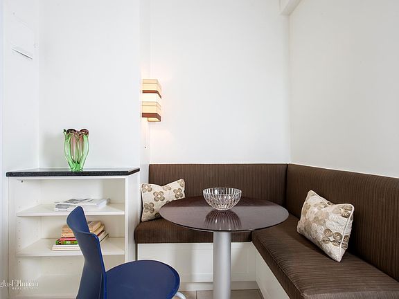 4th image of 308 E 79th St APT 12A