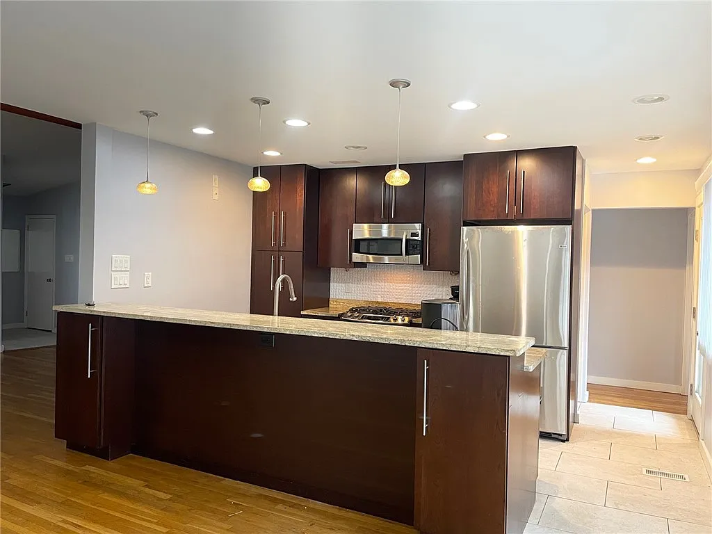 3 bed, 2.5 bath, 1478 sqft, $3,695 — Photo 3