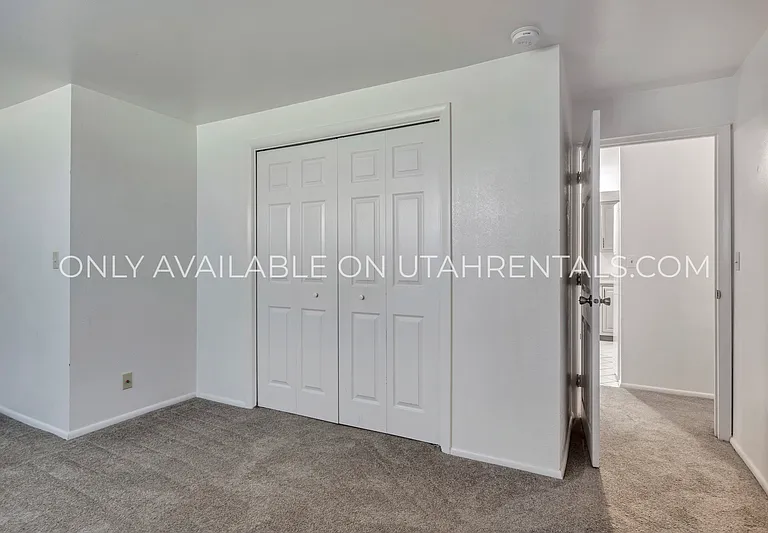 1760 N Willowbrook Dr #LEFT — Photo 10