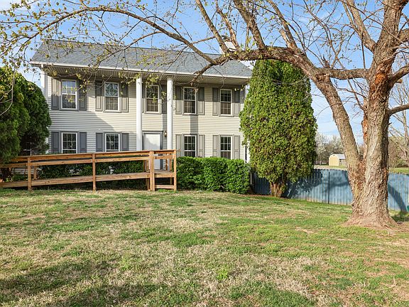 2nd image of 102 Bonnie Ct