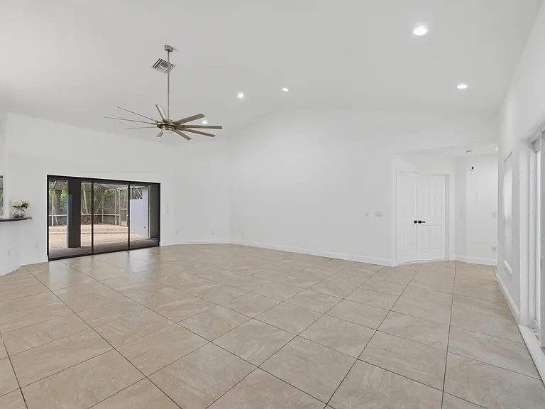 9033 NW 47th Ct — Photo 26