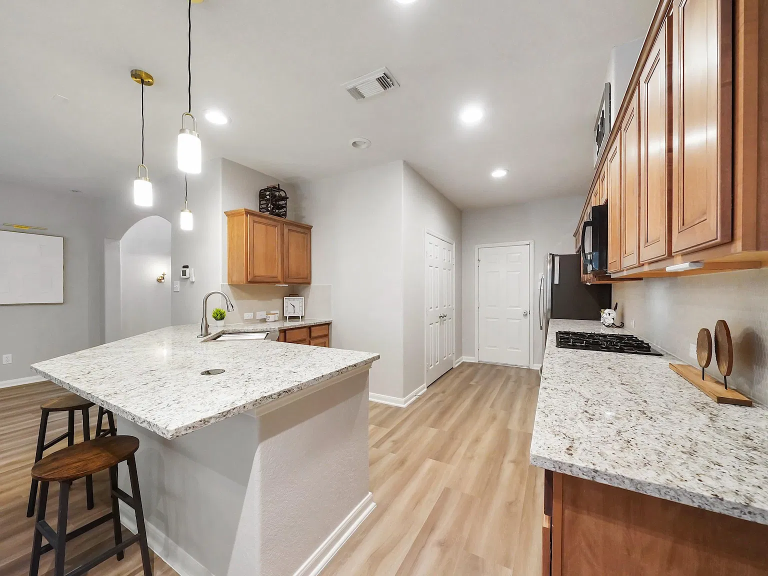 3 bed, 2.5 bath, 1810 sqft, $1,800 — Photo 3