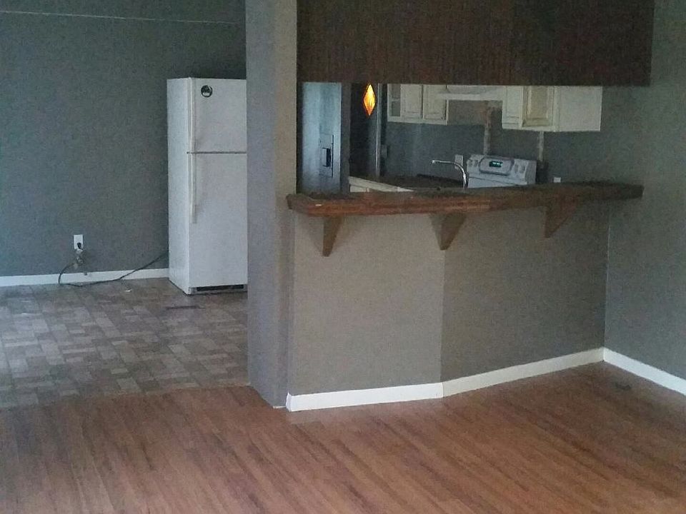2nd image of 411 Terrace Plaza Dr