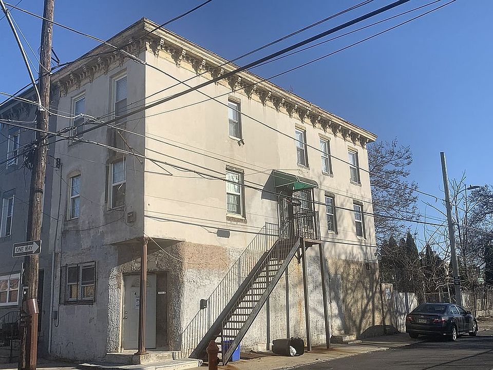 1st image of 434 W York St