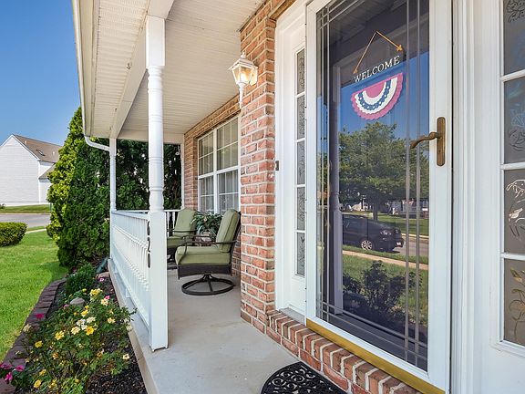 3rd image of 620 Foxglove Dr