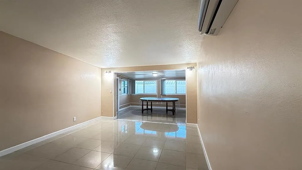 3 bed, 2.0 bath, 1390 sqft, $2,700 — Photo 3