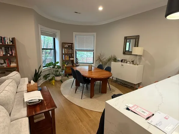 2242 N Kenmore Ave #2S, Chicago, IL 60614