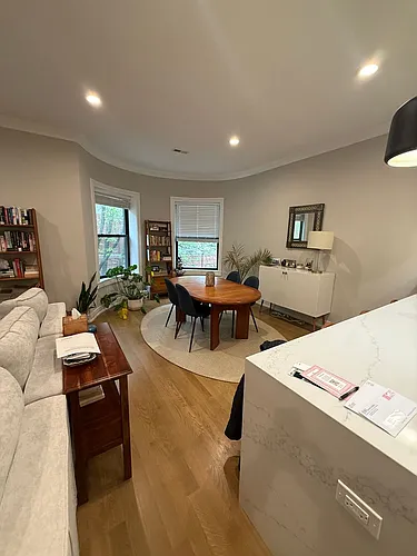 2242 N Kenmore Ave #2S Photo 1 2242 N Kenmore Ave #2S Photo 1