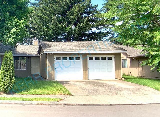 1st image of 205 SE Sweetbriar Ln