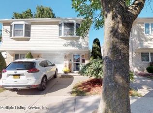 71 Forest St, Staten Island, NY 10314