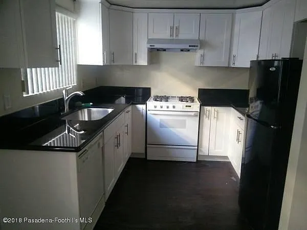 31 E California St #B — Photo 1