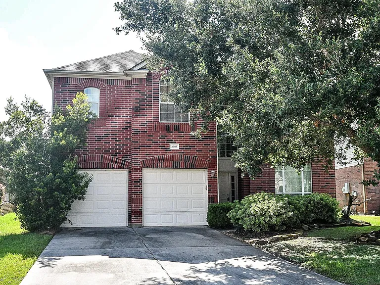 3015 Darby Brook Dr — Photo 2