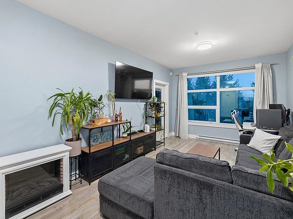2nd image of 22577 Royal Cres #306