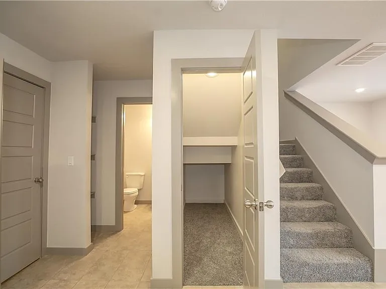 3428 Vel Mews — Photo 14