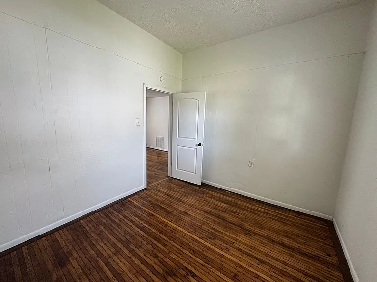 210 N Richland St — Photo 15