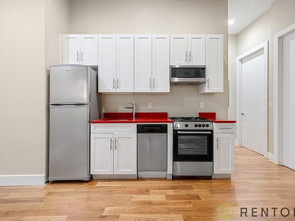 3rd image of 250 Melrose St APT 1B