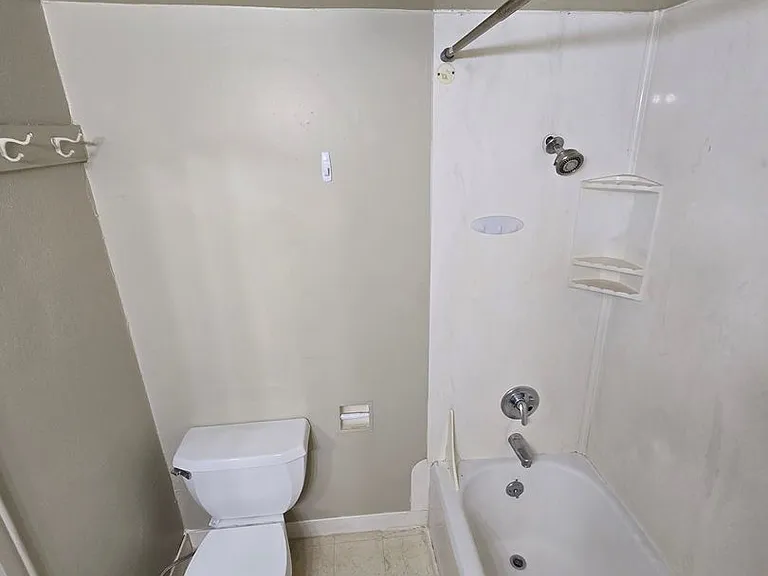 209 N Madison St — Photo 16