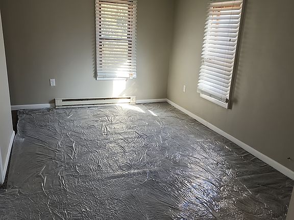 2nd image of 204 Oak St