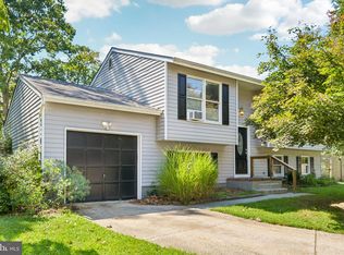 207 Oak Hollow Ct, Pasadena, MD 21122