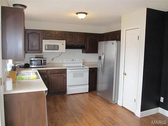 4th image of 407 1st St