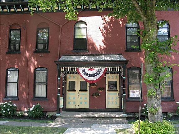 3rd image of 239 Ludington St