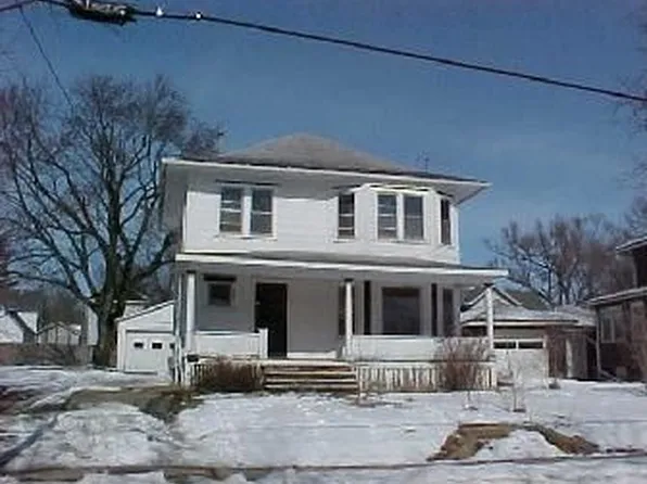 109 2nd St NW, Oelwein, IA 50662