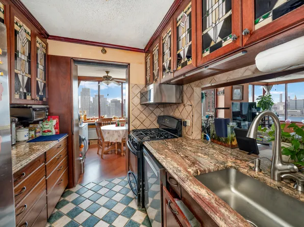 4-74 48th Avenue image 6 of 16