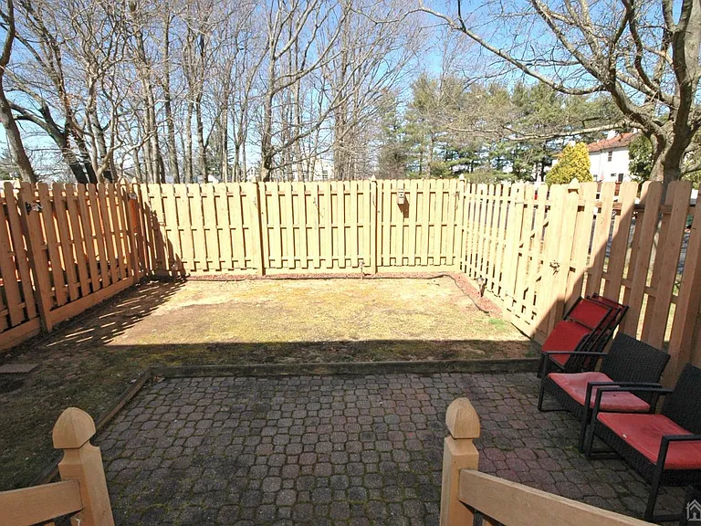48 Astor Ct — Photo 22