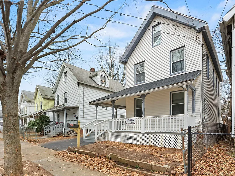 393 Huntington St — Photo 32