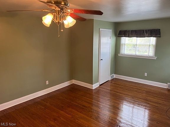 5th image of 3070 Foster Dr NE