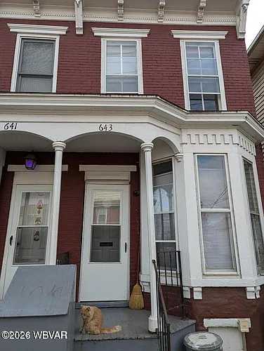 643 2nd St Photo 1