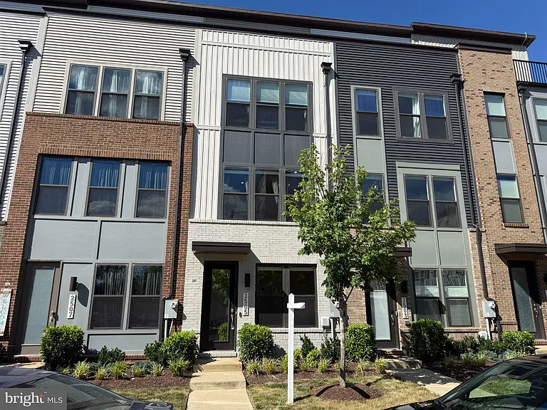 2505 Nicholson St — Photo 1