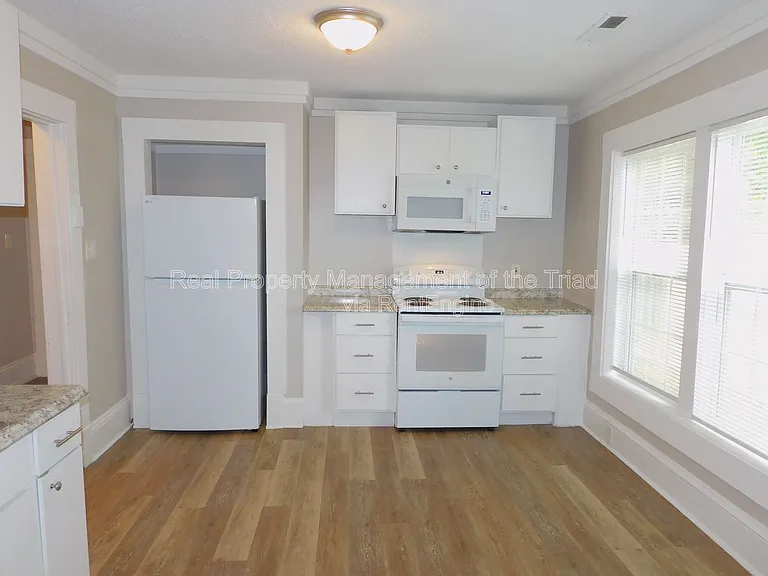 504 Oxford St — Photo 3