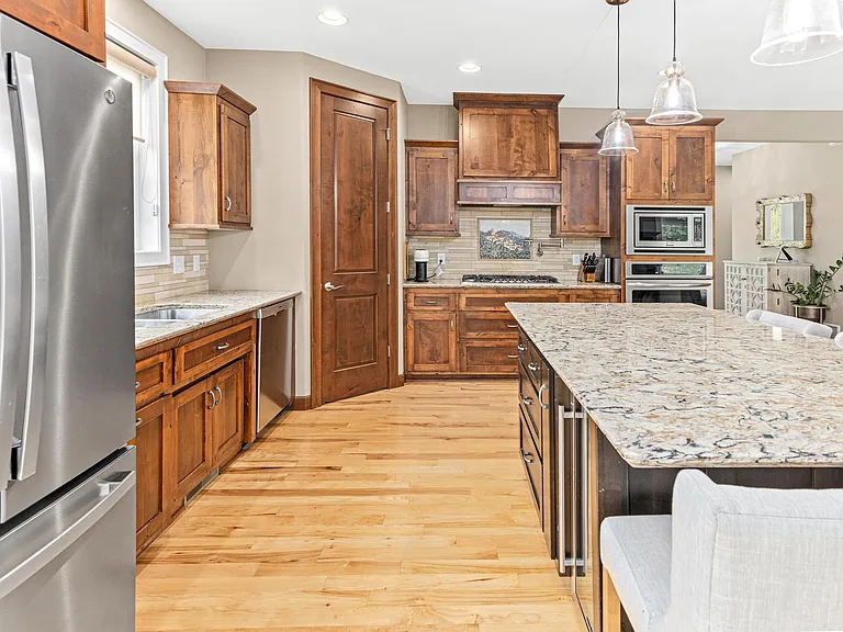225 Paisley Ln — Photo 8