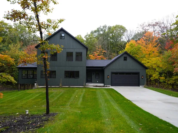 6629 Lakeshore Dr, West Olive, MI 49460