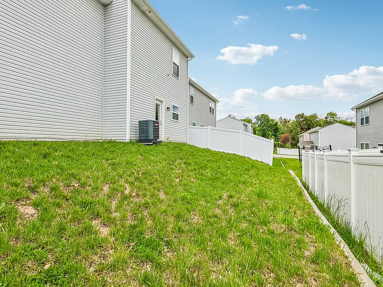 572 Auld Farm Cir — Photo 32