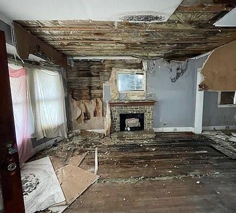 4th image of 1024 Earl St