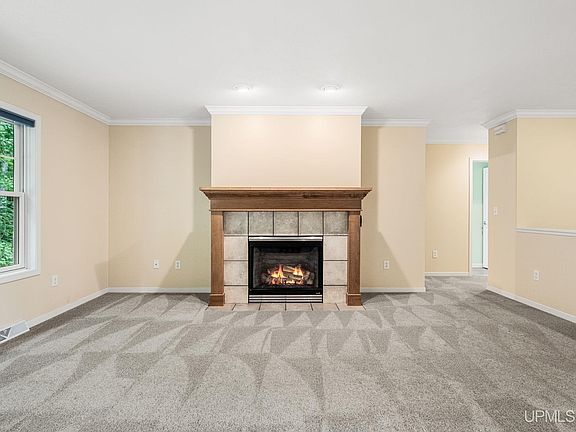 2nd image of 2916 Parkview Dr