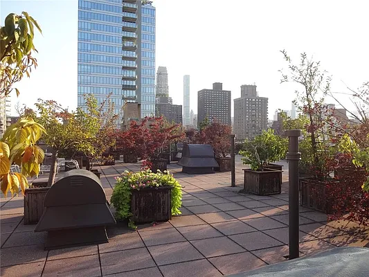 Rented by R New York | media 6